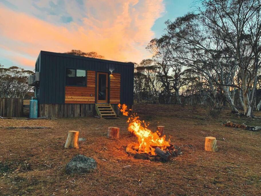 ג'ינדביין Big Yard Escapes - Two Off-Grid Tiny Houses On The Mowamba River מראה חיצוני תמונה